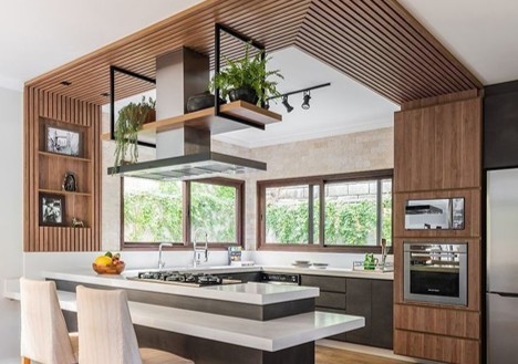 Dapur Terbuka Itu Keren… Sampai Bau Masakan Masuk Kamar